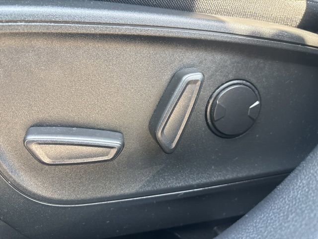 Used 2022 Ford Escape SE w/ SE Sport Appearance Package image 18