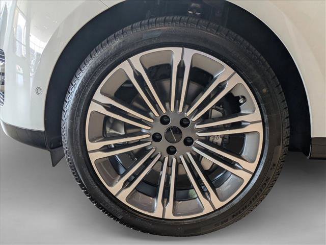 New 2026 Land Rover Range Rover Long Wheelbase SE AWD/4WD image 10