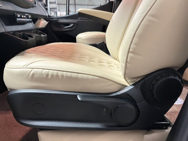 Used 2023 Mercedes-Benz Sprinter 2500 image 29