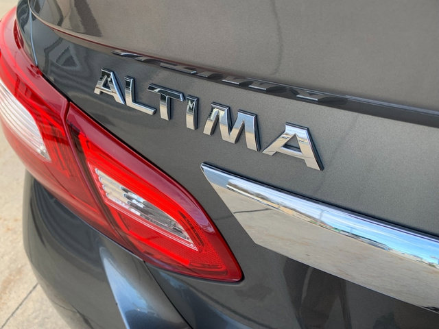 Used 2016 Nissan Altima 2.5 SR w/ LED Appearance Package image 14
