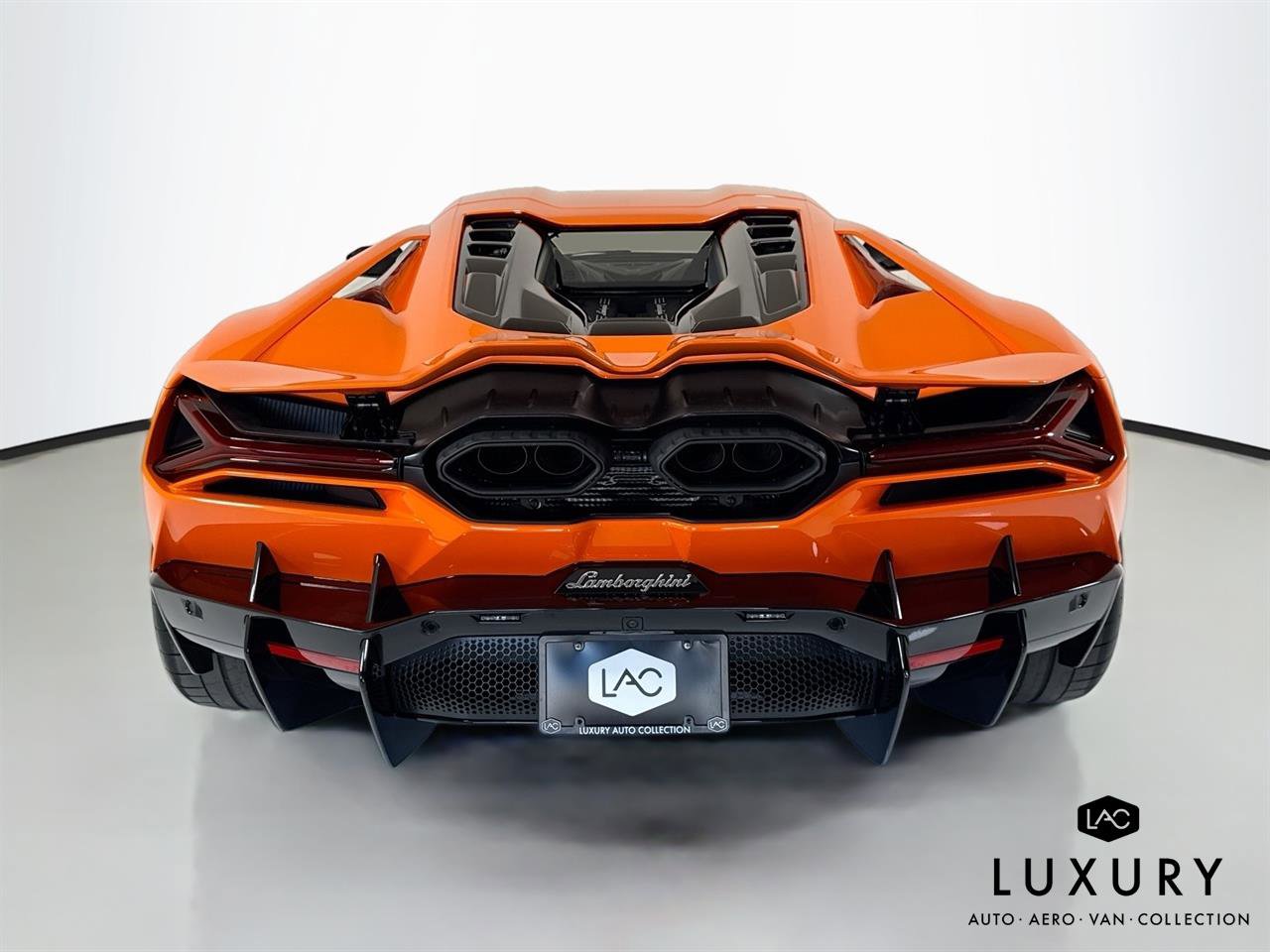 Used 2024 Lamborghini Revuelto image 7