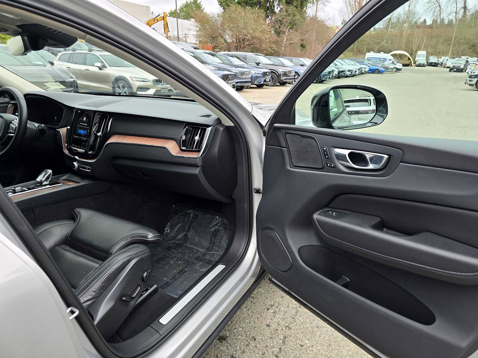 Certified 2023 Volvo XC60 B5 Ultimate image 10