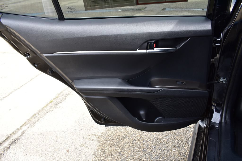 Used 2023 Toyota Camry SE FWD image 18
