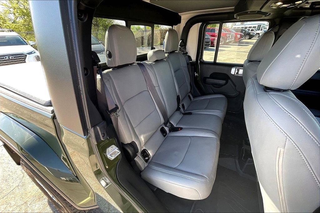 Used 2023 Jeep Gladiator Sport image 29