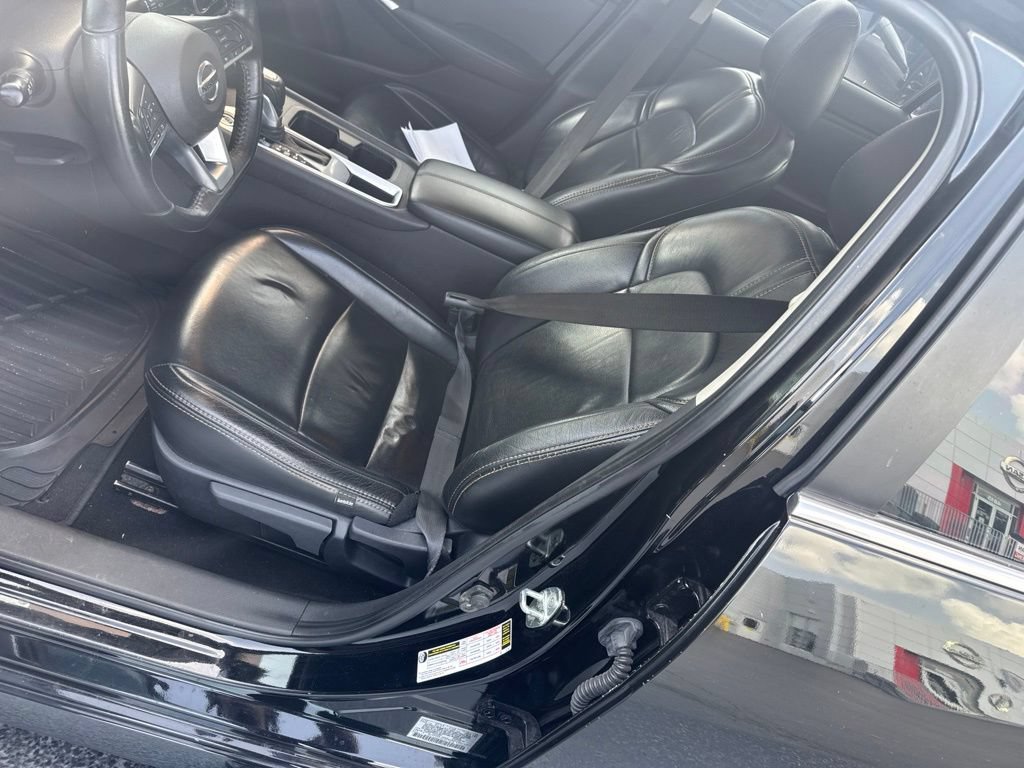 Certified 2023 Nissan Sentra SR w/ Midnight Edition Package FWD image 6