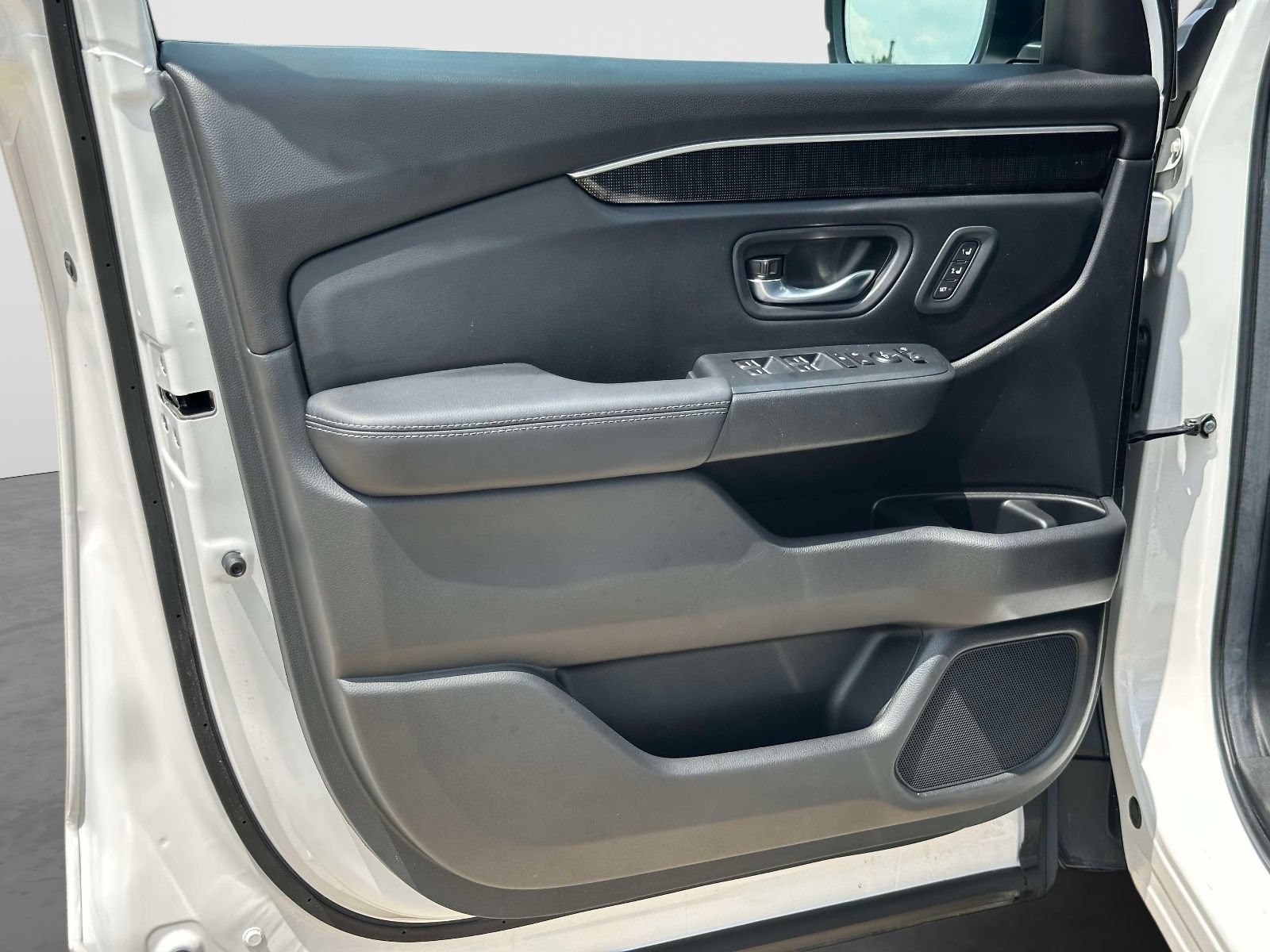 Used 2025 Honda Pilot Elite image 17