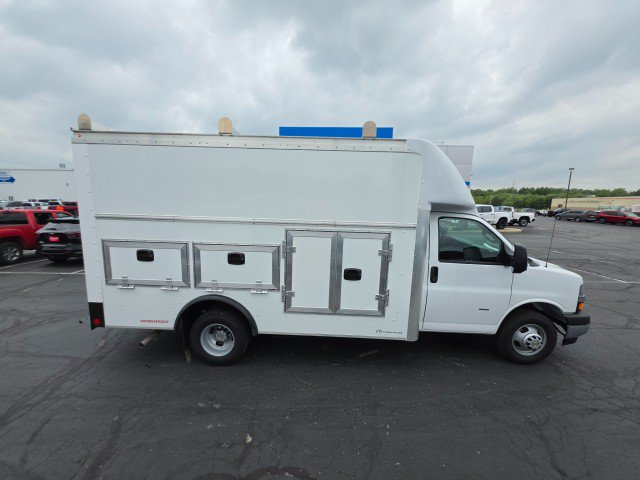 New 2026 Chevrolet Express 3500 RWD image 6