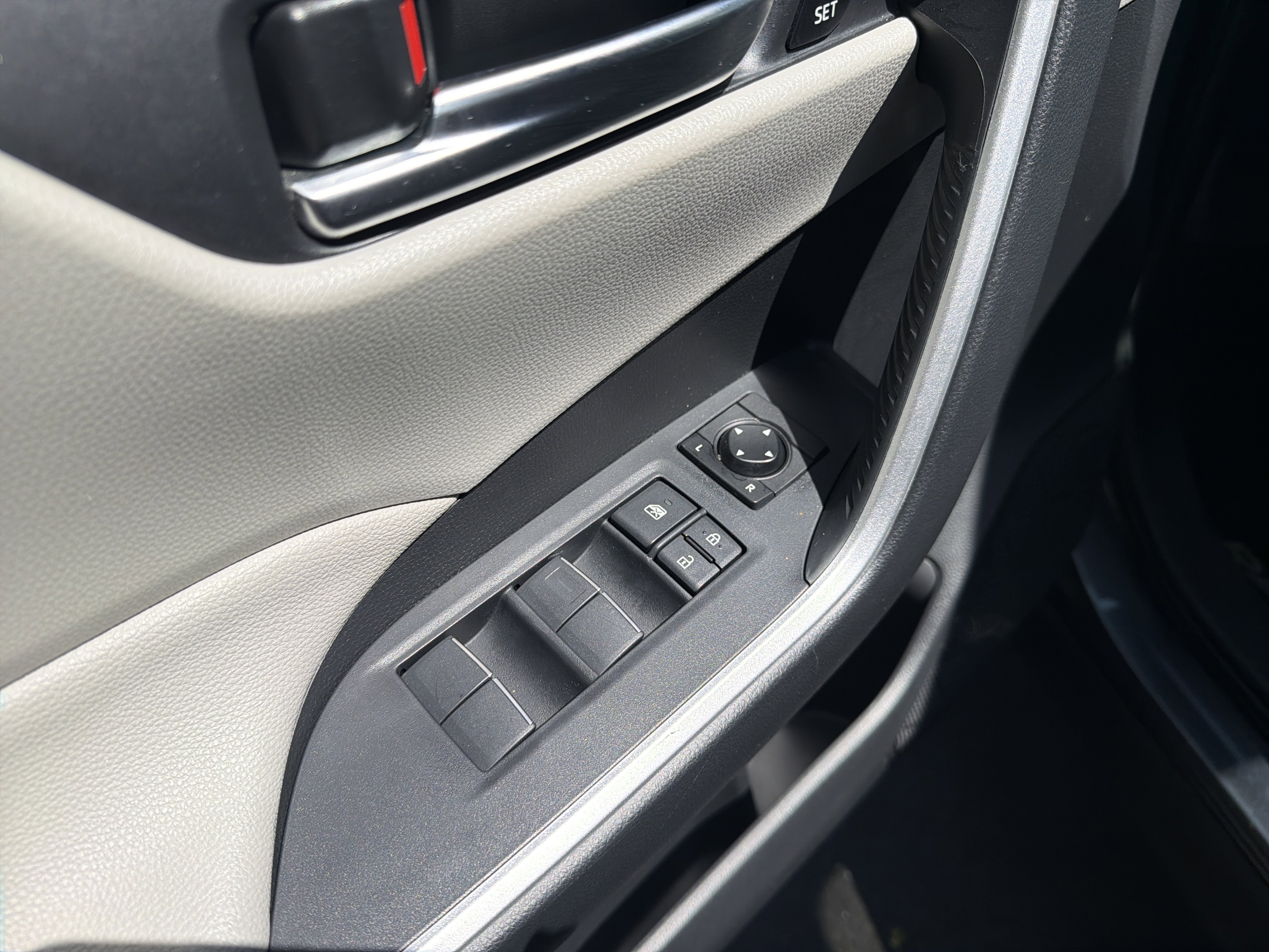 Used 2019 Toyota RAV4 XLE Premium w/ Cold Weather Package image 15