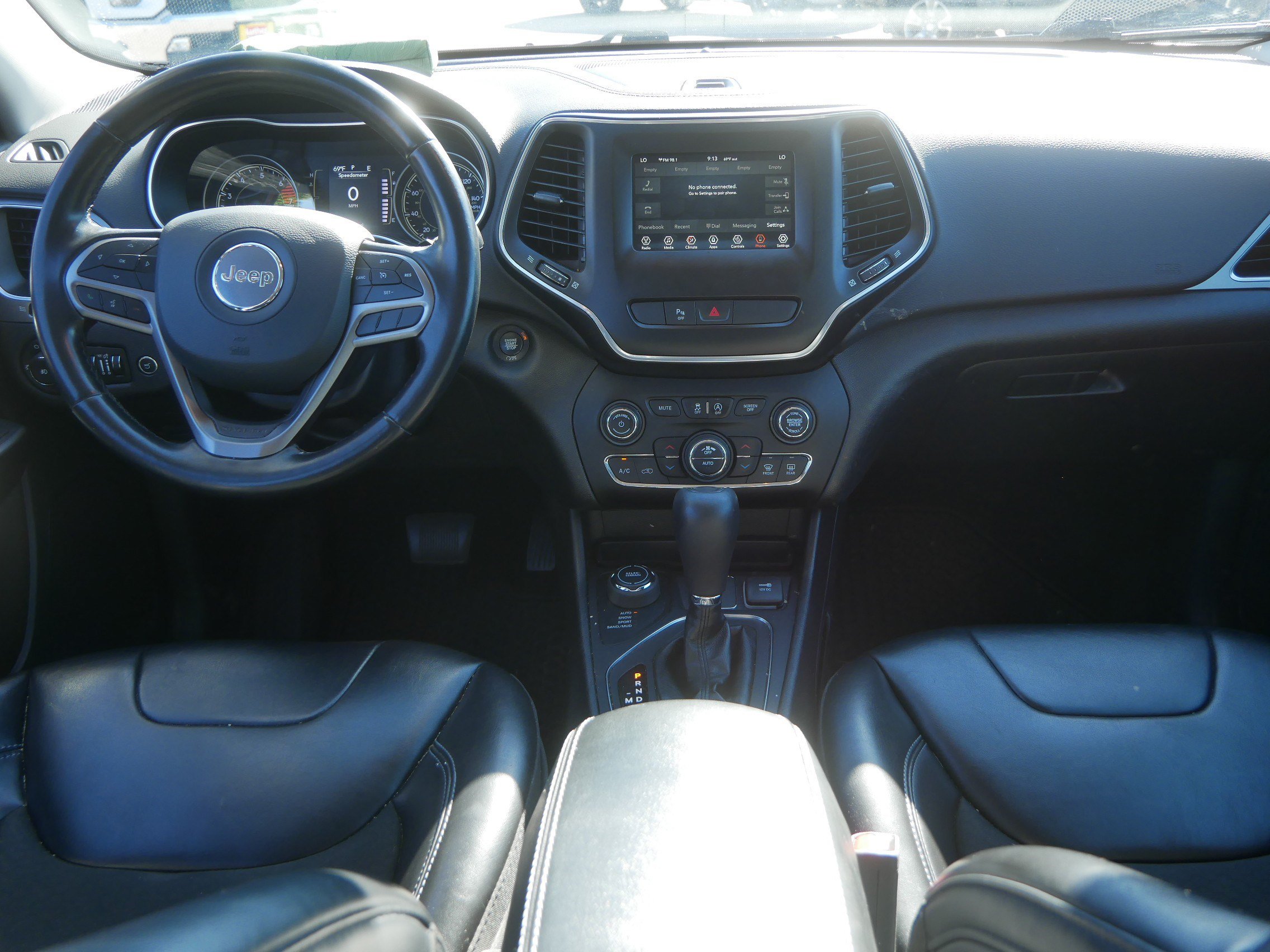 Certified 2020 Jeep Cherokee Latitude Plus w/ Comfort/Convenience Group AWD/4WD image 10