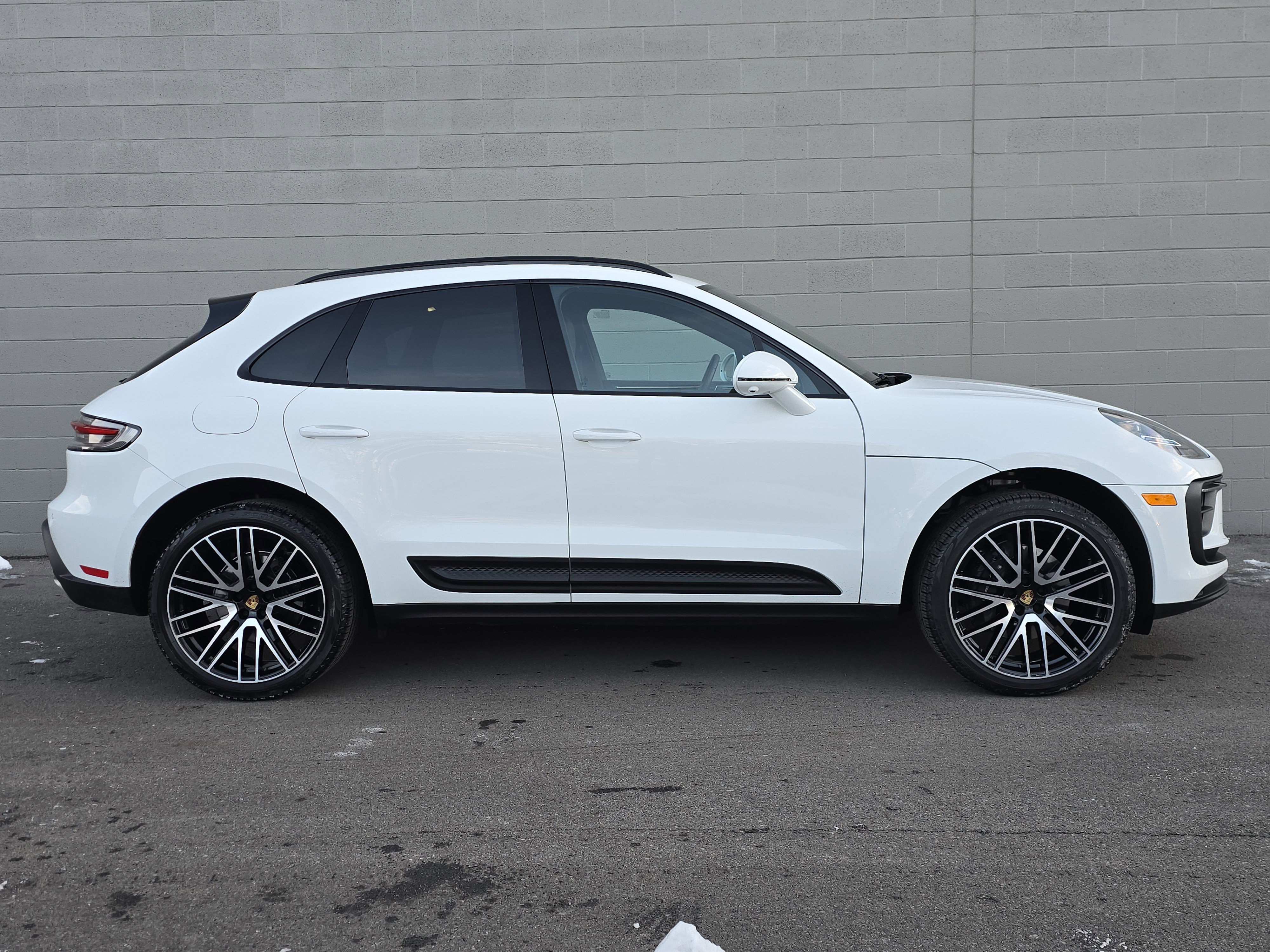 Certified 2025 Porsche Macan image 10