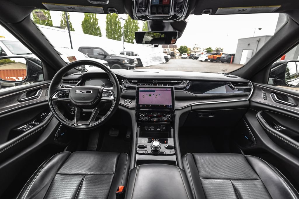 Used 2022 Jeep Grand Cherokee Overland w/ Advanced Protech Group III AWD/4WD image 23