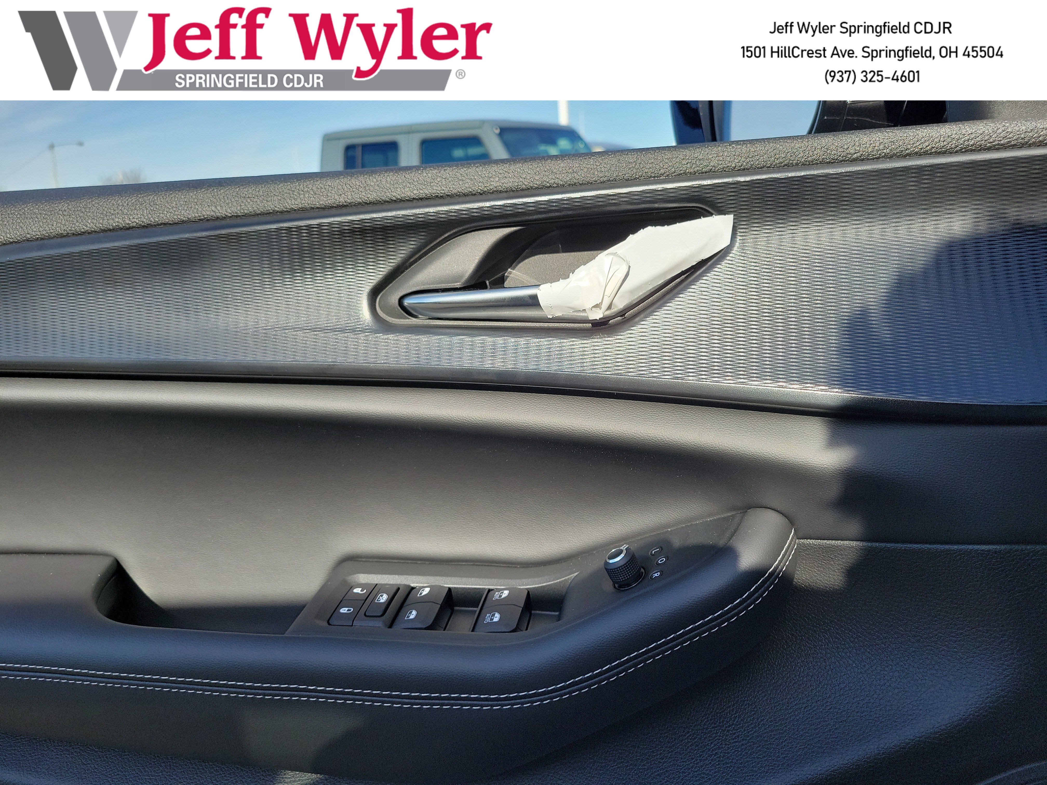 New 2025 Jeep Grand Cherokee L Altitude image 14