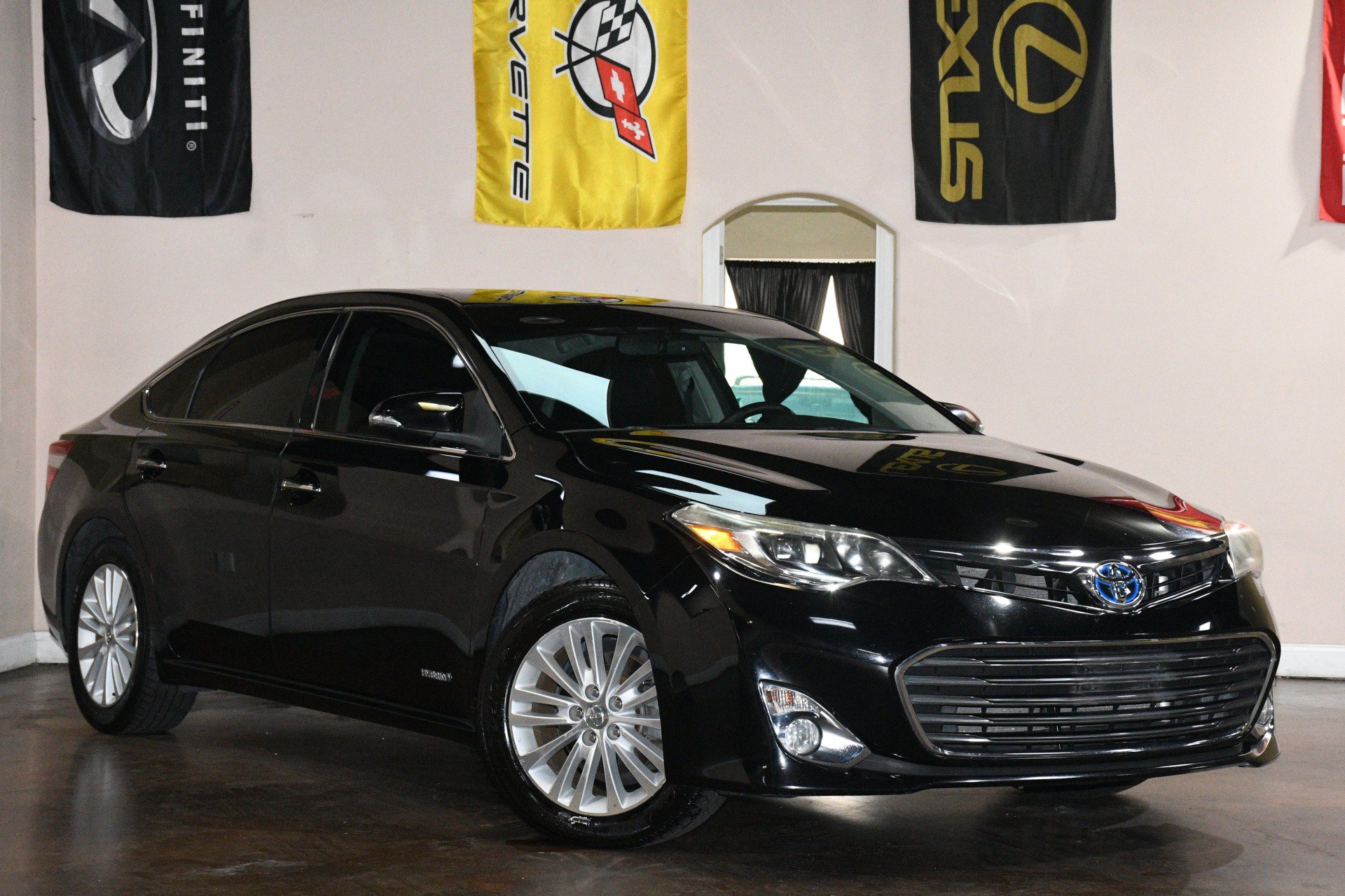 Used 2015 Toyota Avalon XLE Touring FWD image 3