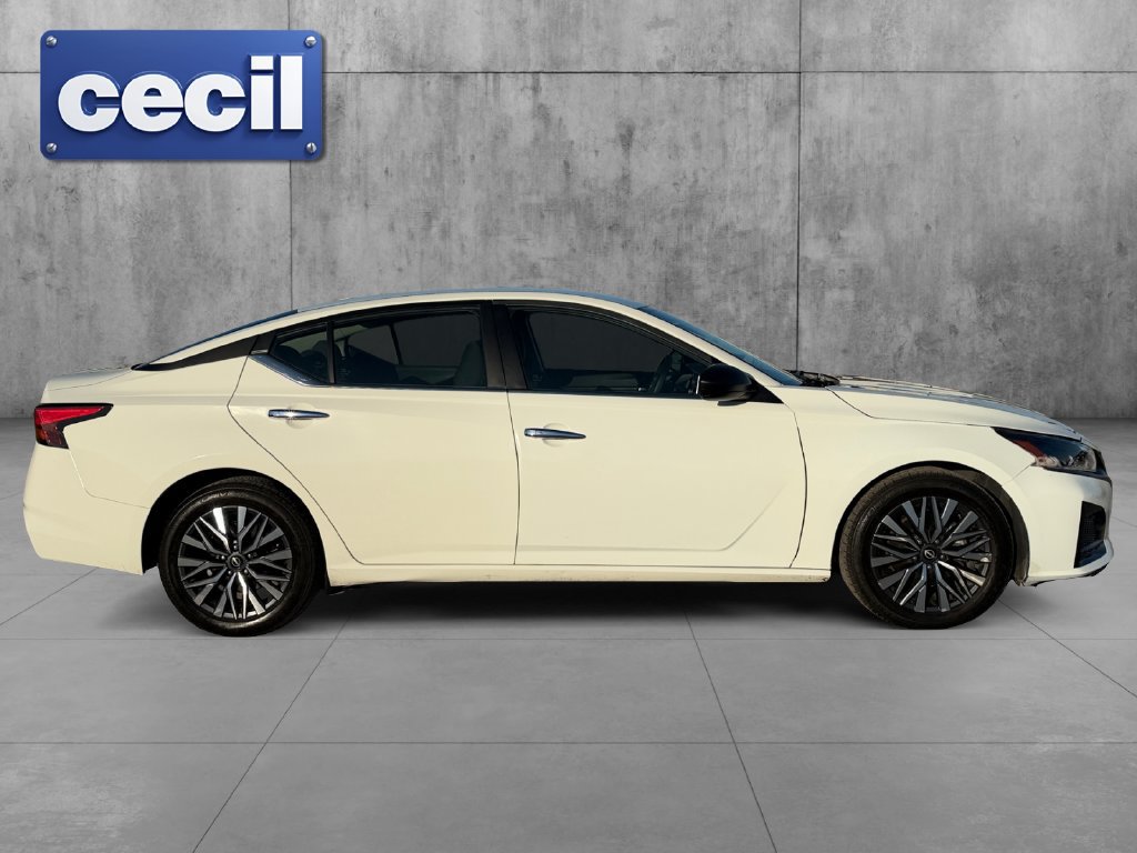 Used 2025 Nissan Altima 2.5 SV FWD image 4
