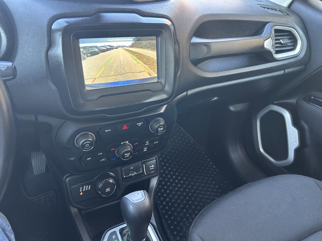 Used 2018 Jeep Renegade Latitude w/ Cold Weather Group AWD/4WD image 23