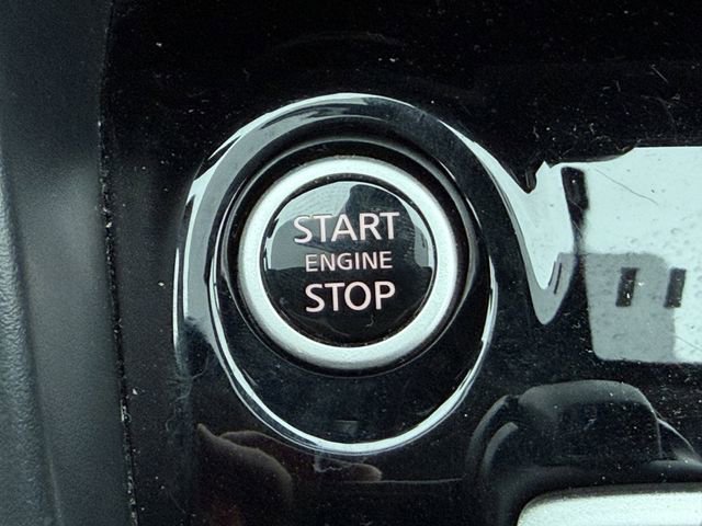 Used 2025 Nissan Versa SV FWD image 38