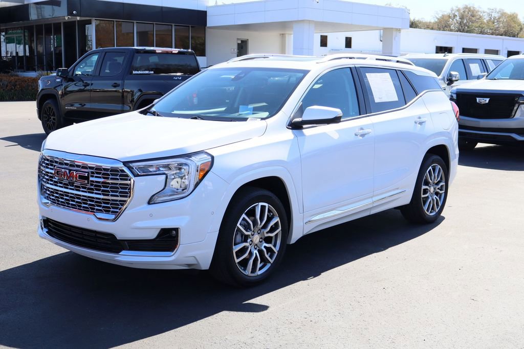 Used 2023 GMC Terrain Denali w/ Denali Premium Package image 4