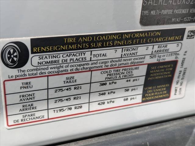 Used 2025 Land Rover Discovery Dynamic SE AWD/4WD image 15