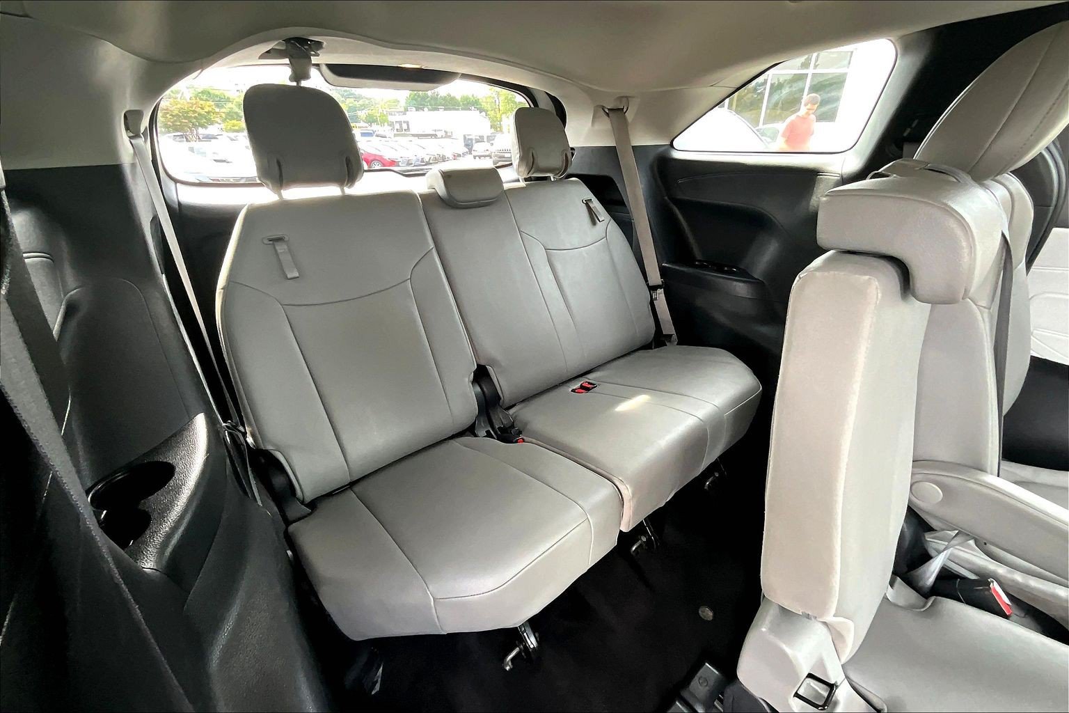 Used 2025 Toyota Sienna XLE FWD image 30