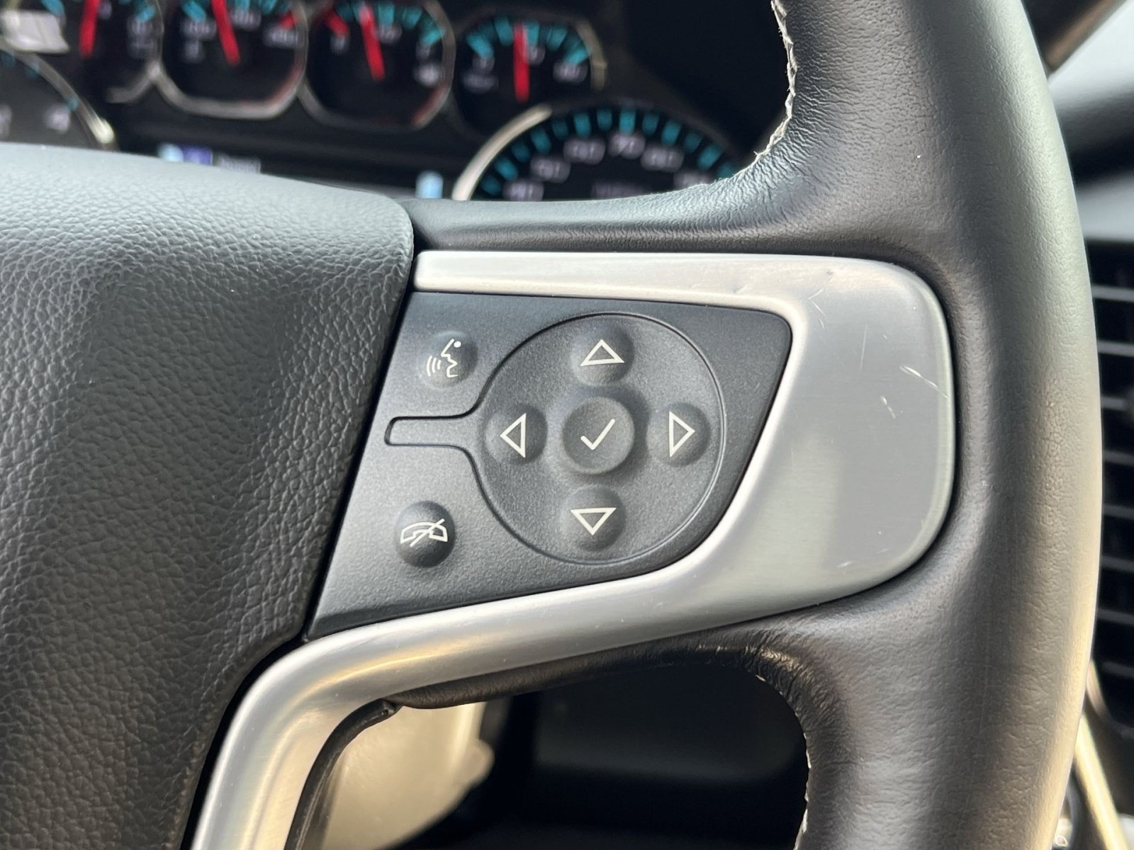 Used 2020 GMC Yukon SLT w/ Open Road Package AWD/4WD image 38