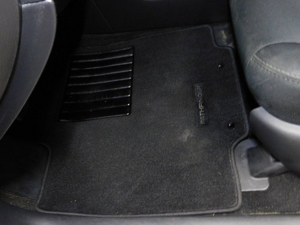 Used 2018 Nissan Pathfinder SV image 30