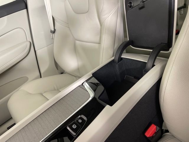 Certified 2024 Volvo XC60 T8 Plus w/ Protection Package image 30