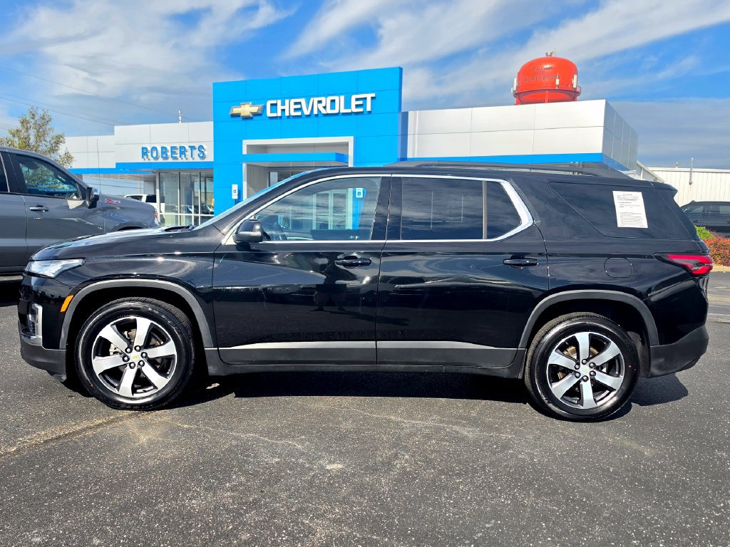 Used 2023 Chevrolet Traverse LT w/ LT Premium Package AWD/4WD image 3