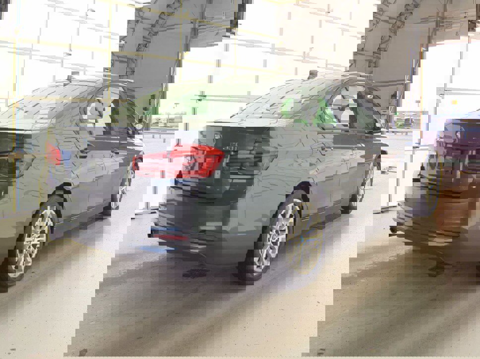 Used 2017 BMW 320i xDrive Sedan image 6