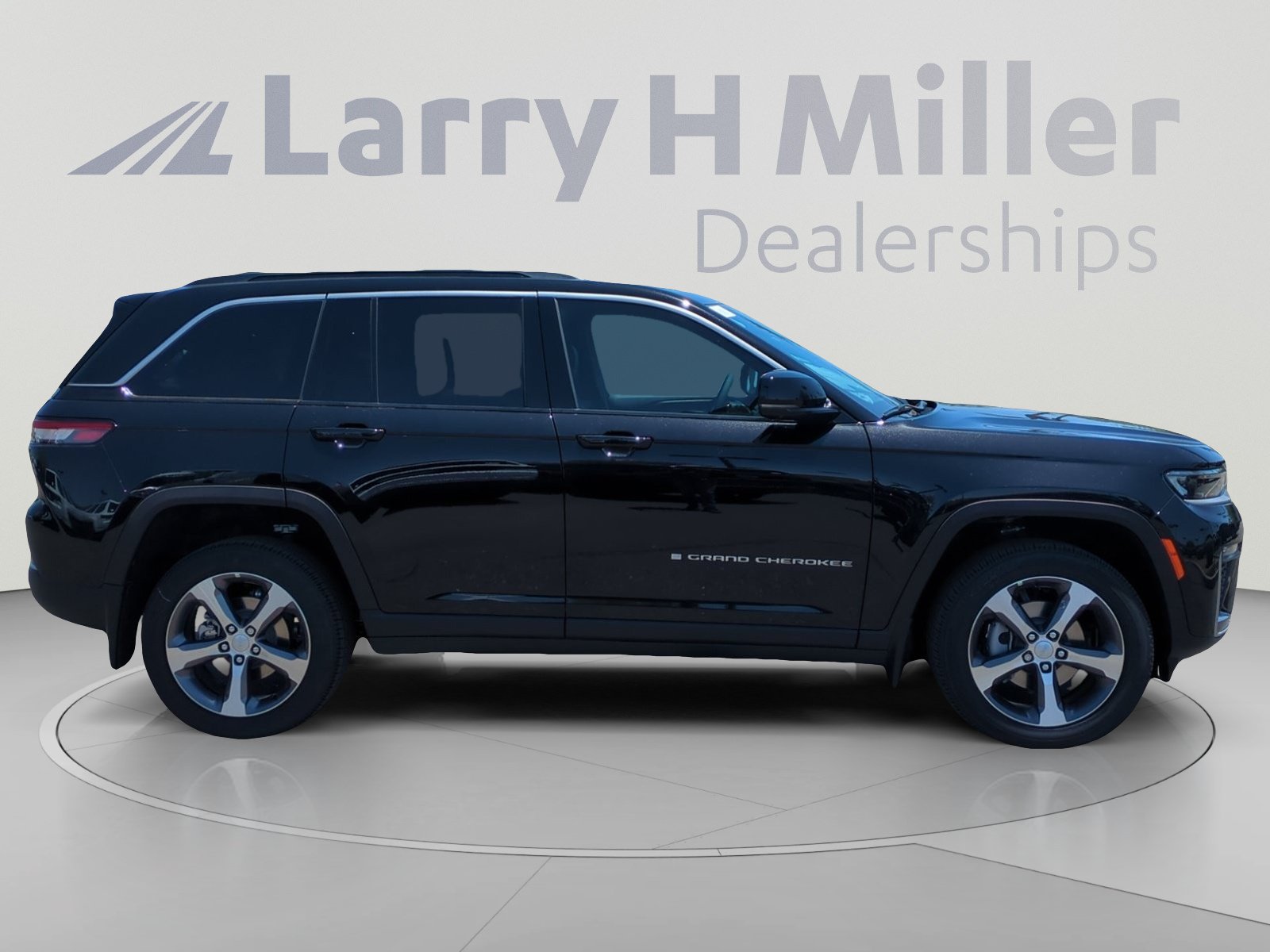 New 2026 Jeep Grand Cherokee Limited w/ Luxury Tech Group II RWD image 6