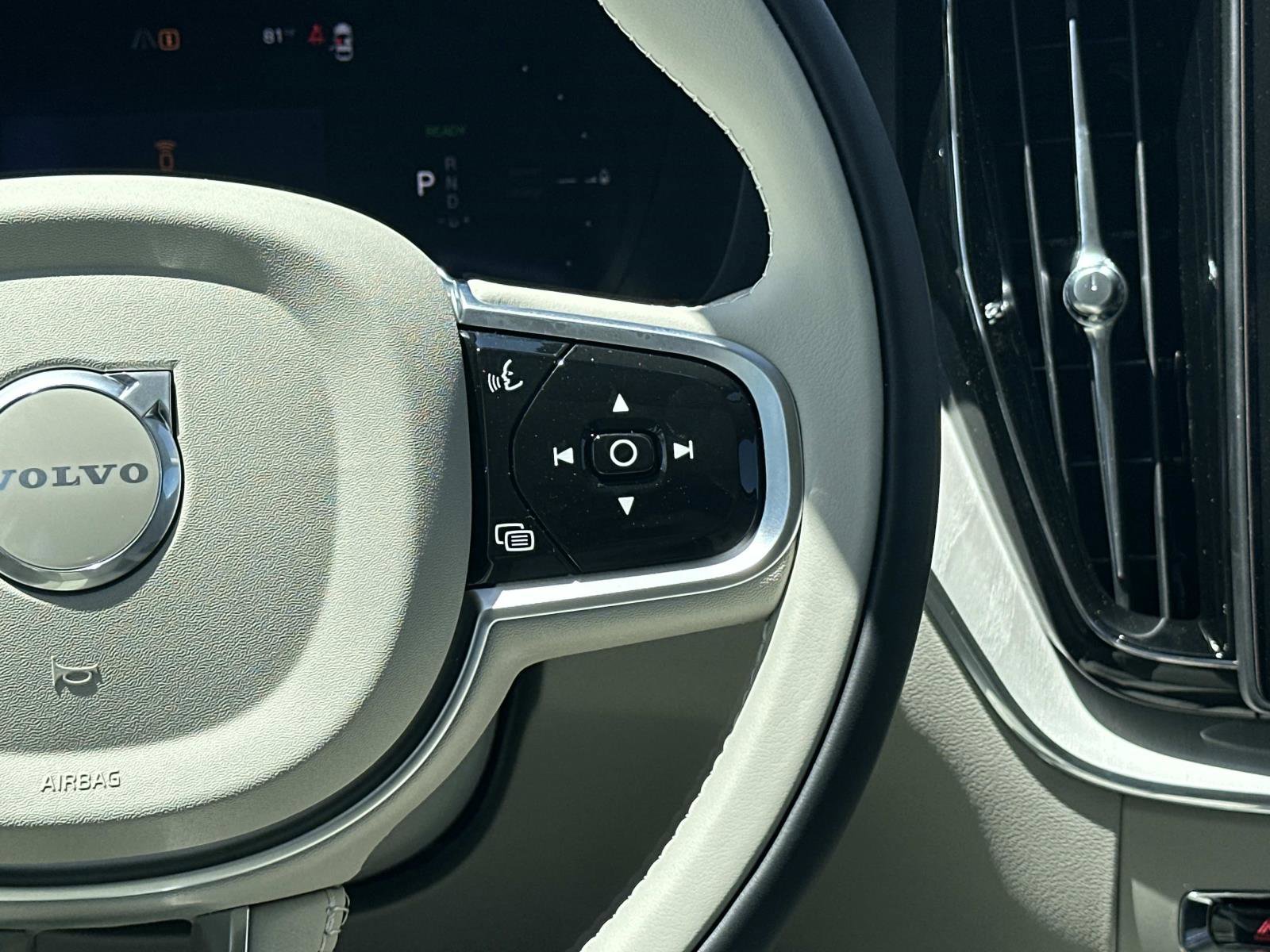 New 2026 Volvo XC60 T8 Ultra w/ Protection Package Premier AWD/4WD image 9