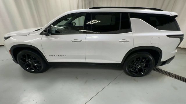 Used 2025 Chevrolet Traverse RS FWD image 5