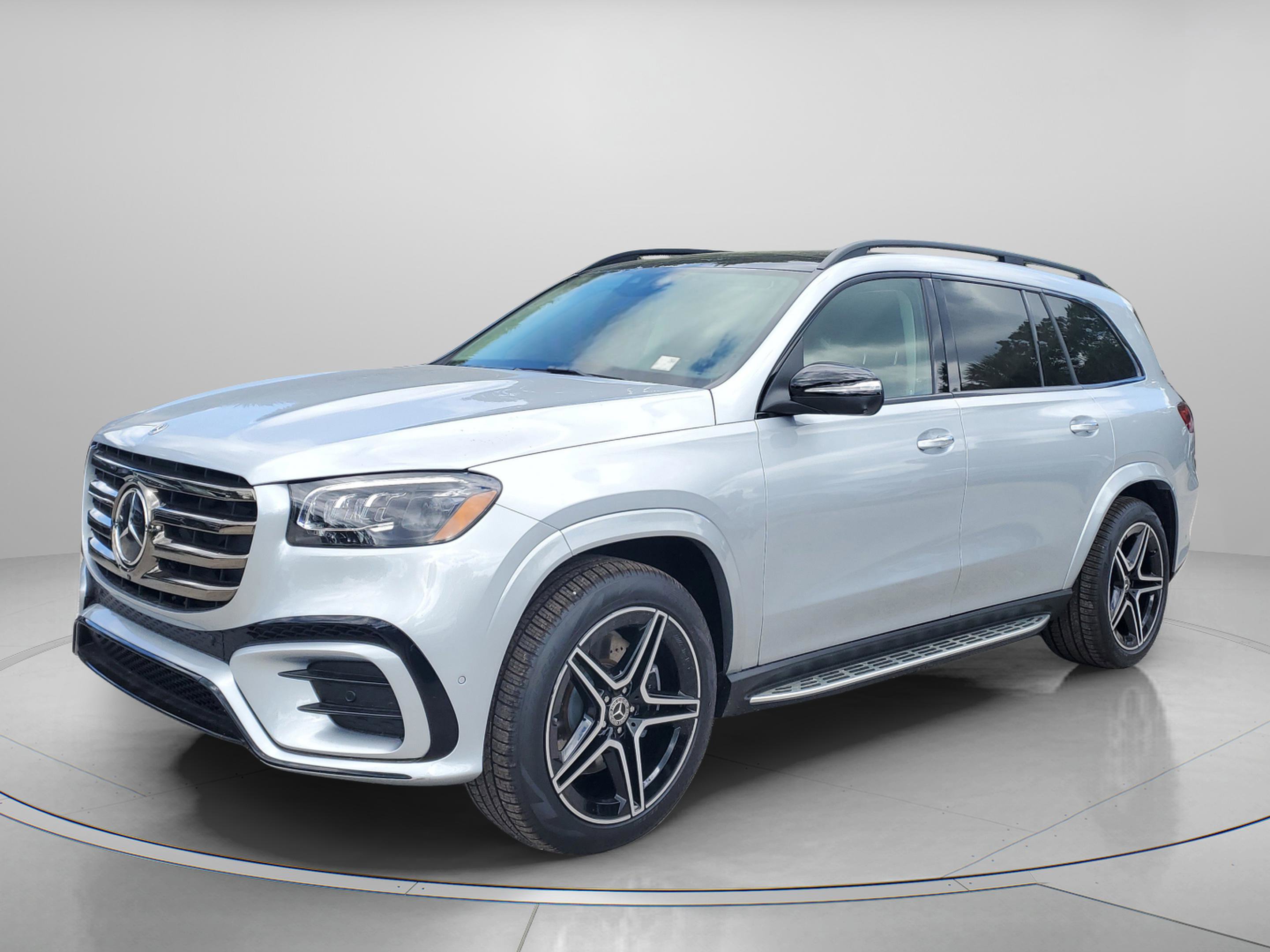 Used 2026 Mercedes-Benz GLS 450 4MATIC image 2