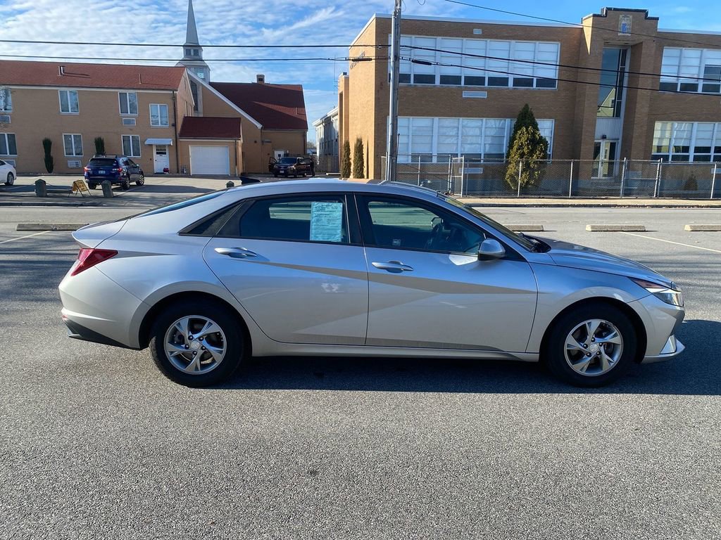 Used 2021 Hyundai Elantra SE image 4