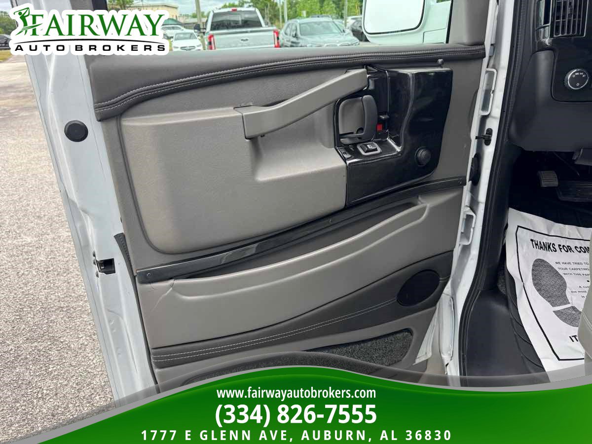 Used 2017 GMC Savana 2500 RWD image 30