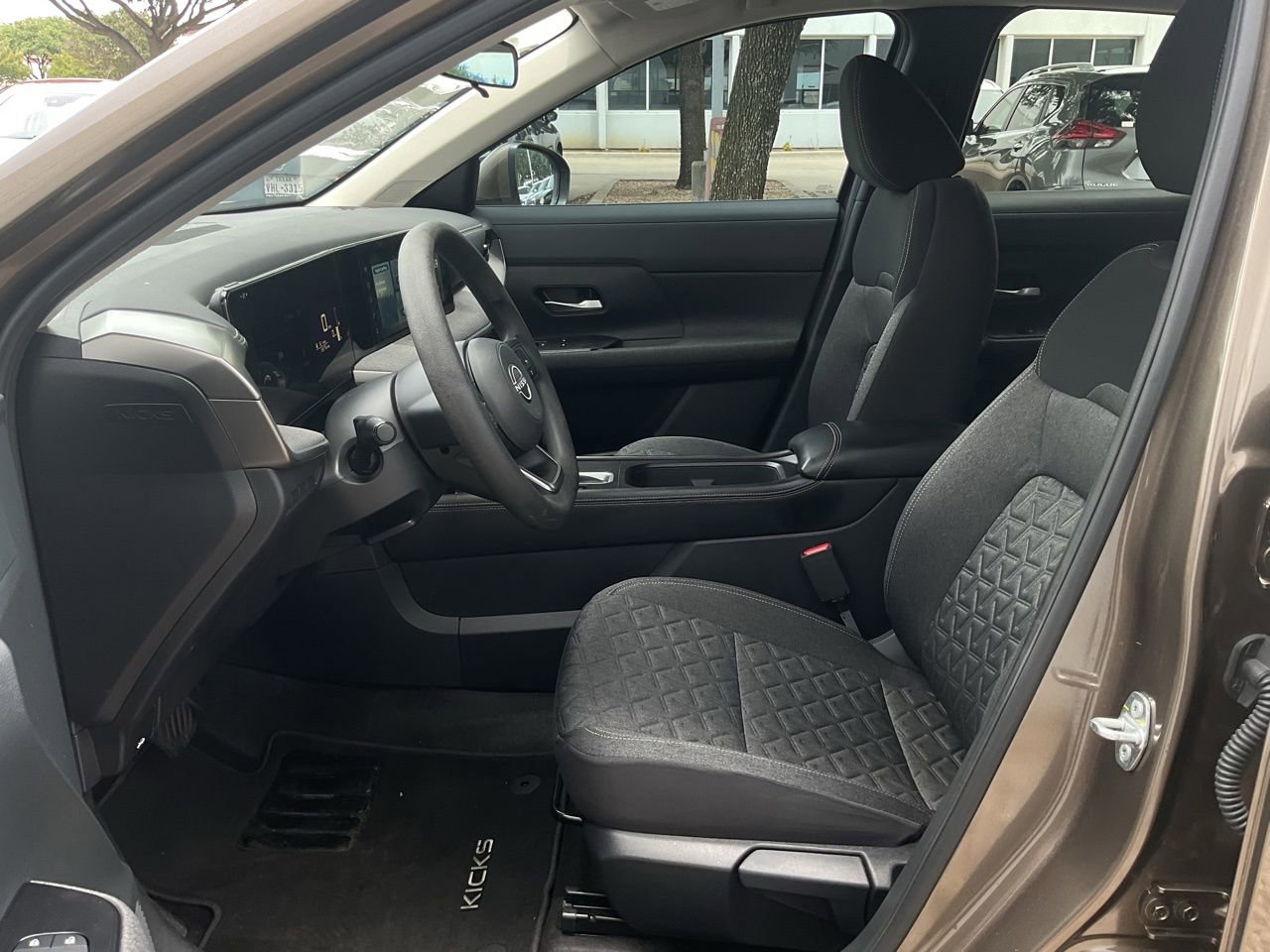 Used 2025 Nissan Kicks SV AWD/4WD image 9