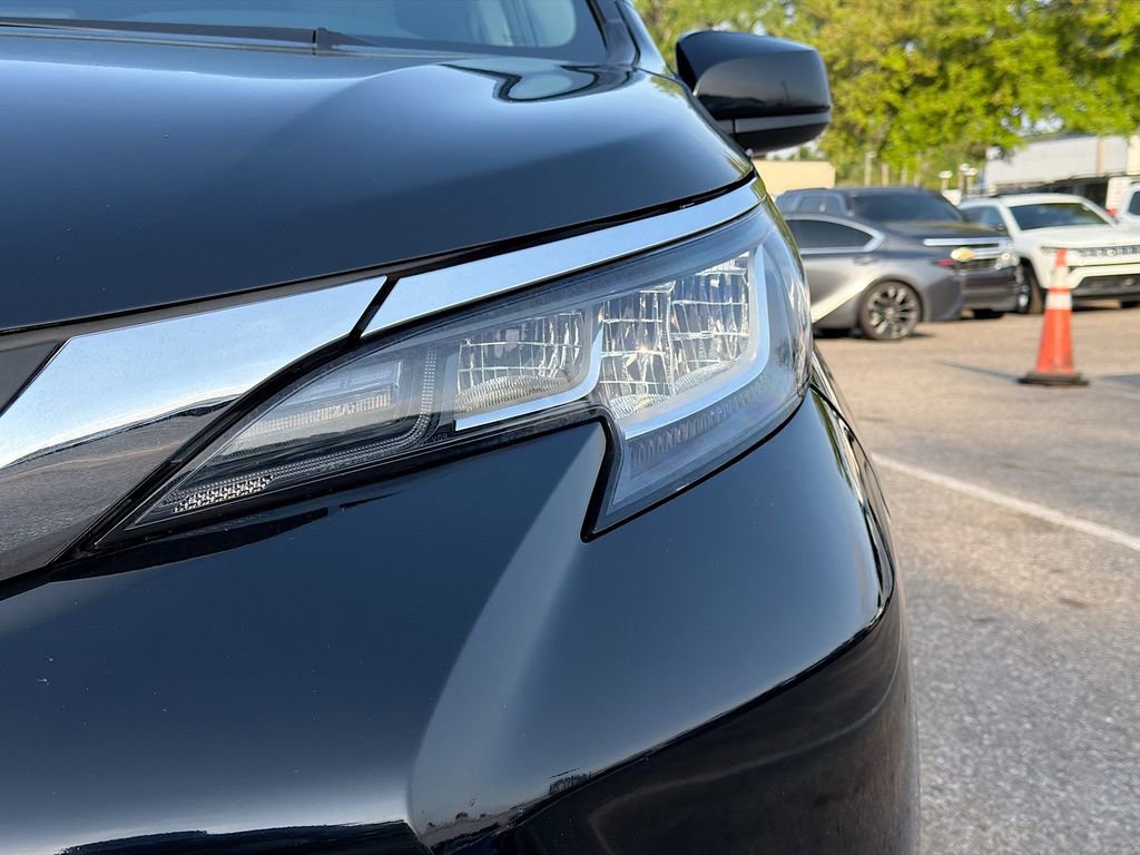 Used 2023 Toyota Sienna XLE image 9