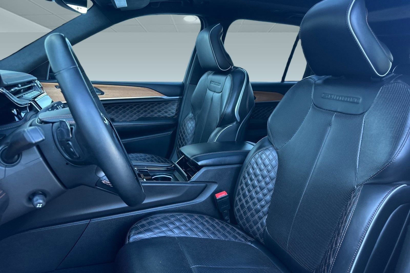 Used 2023 Jeep Grand Cherokee Summit image 22