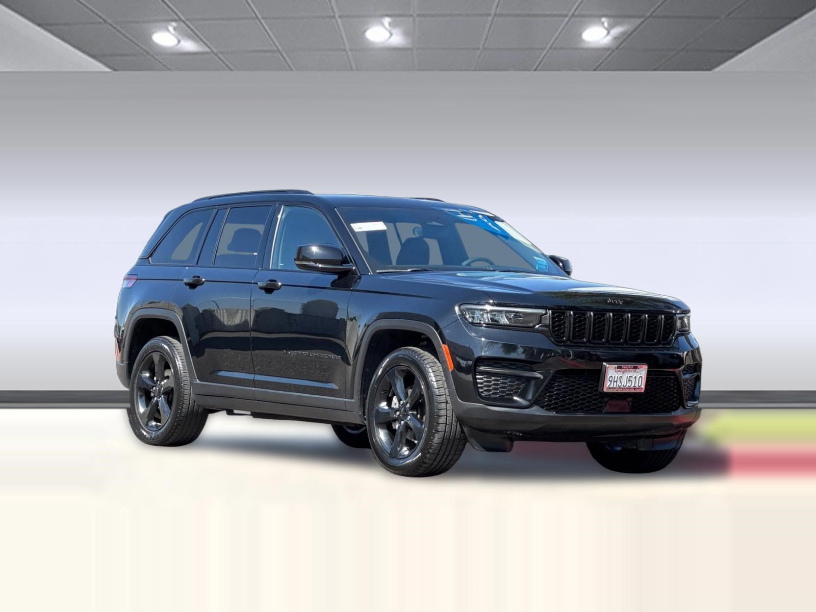 Used 2023 Jeep Grand Cherokee Altitude AWD/4WD image 6