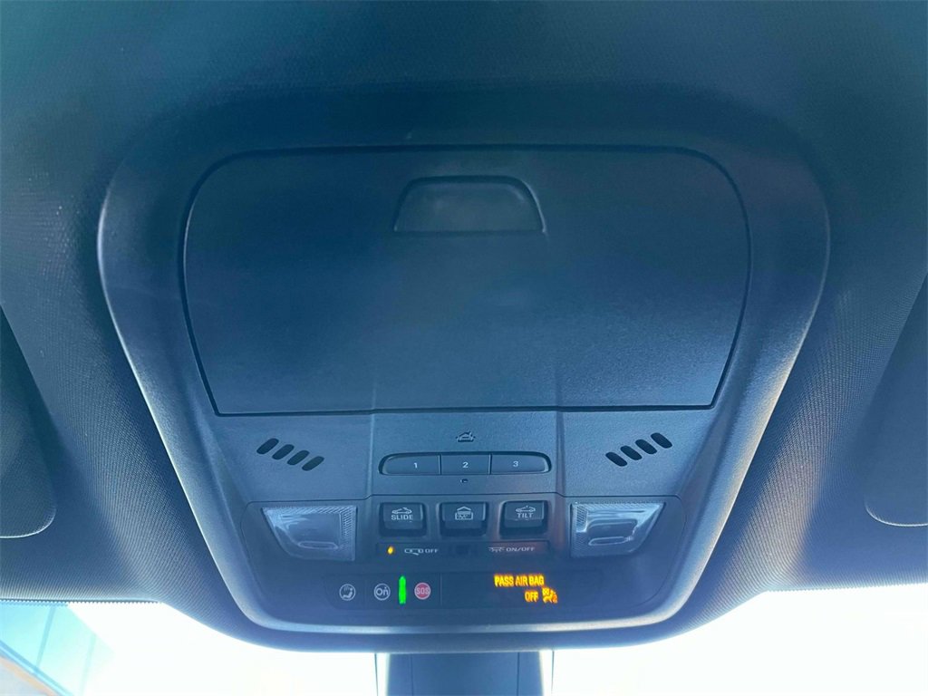 Used 2023 Buick Enclave Avenir w/ Avenir Technology Package image 33