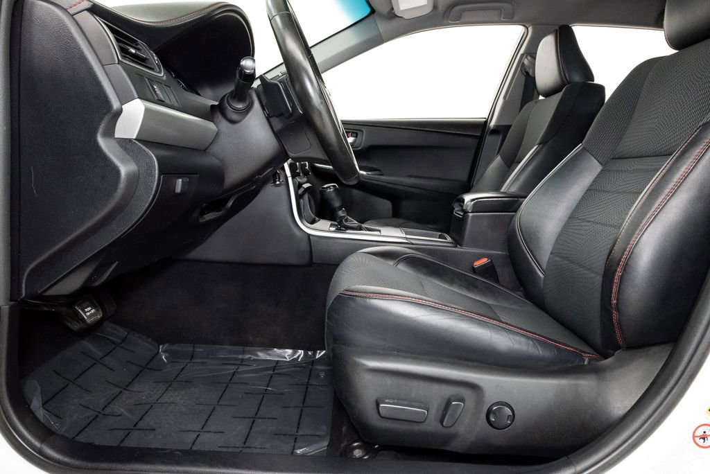 Used 2016 Toyota Camry SE image 10