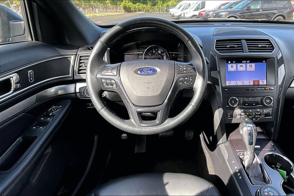 Used 2019 Ford Explorer XLT w/ Equipment Group 202A AWD/4WD image 5