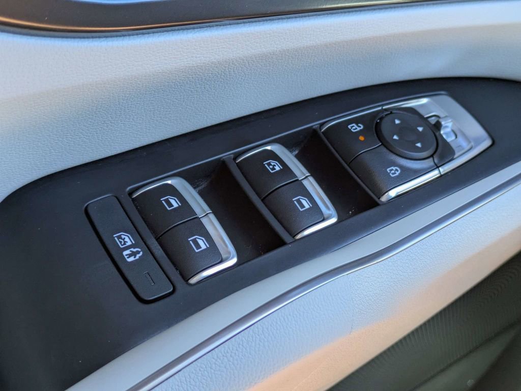 Used 2025 Kia Sorento S w/ Panoramic Sunroof Package FWD image 25