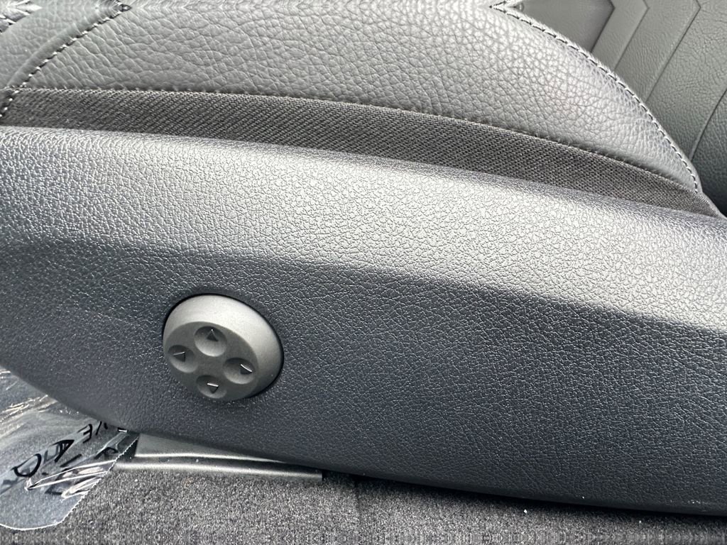 Used 2024 Mercedes-Benz CLE 300 4MATIC Coupe w/ AMG Line image 10