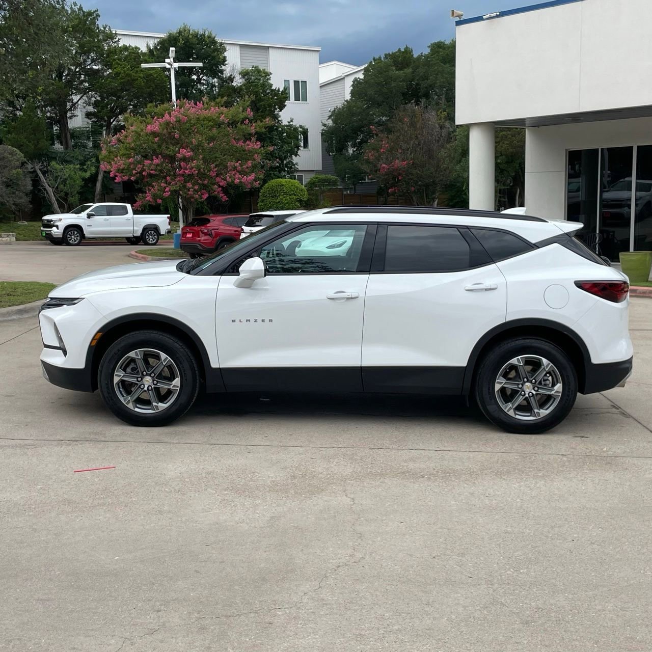 Used 2024 Chevrolet Blazer LT w/ Convenience Package FWD image 3