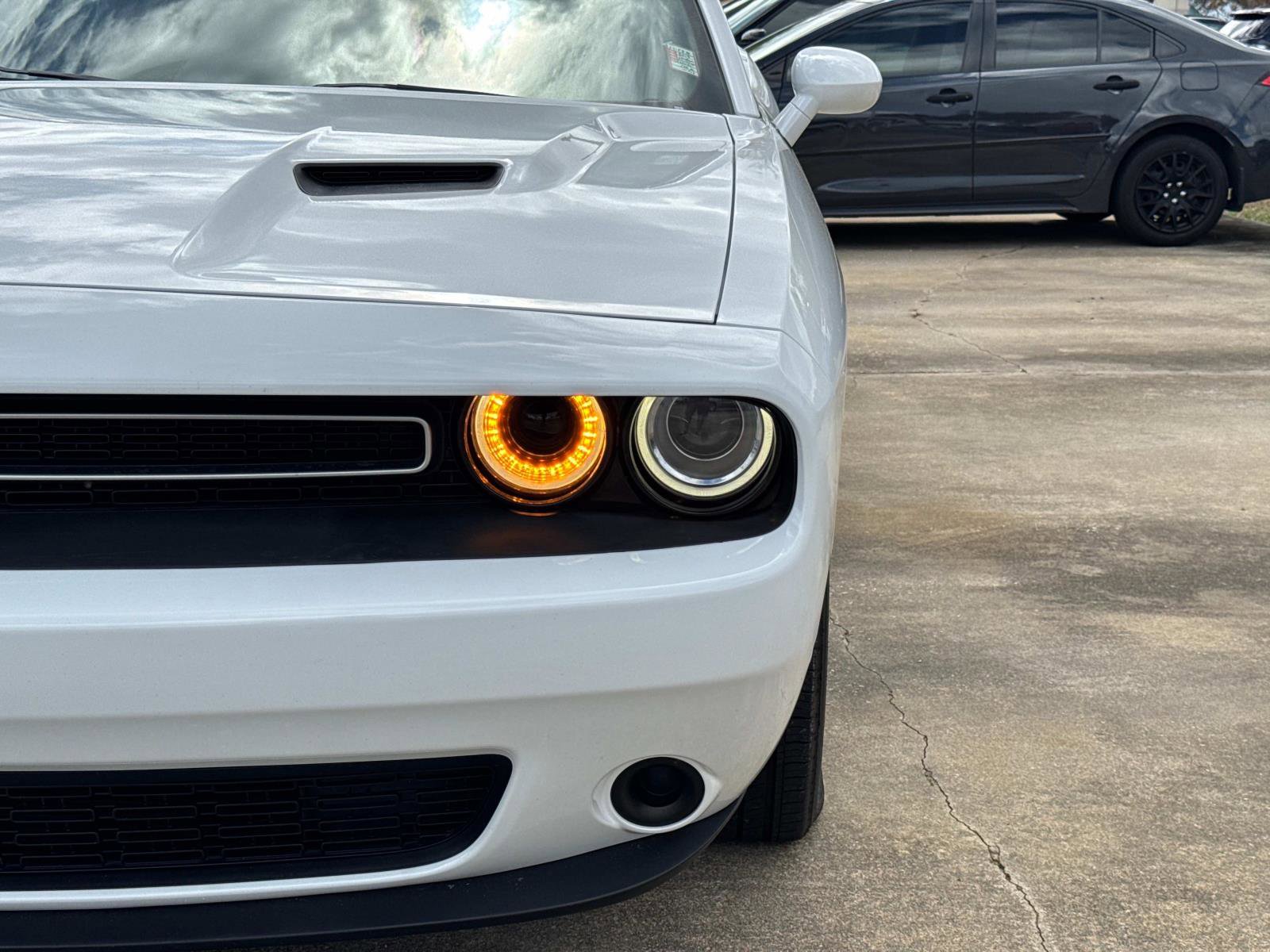 Used 2019 Dodge Challenger SXT image 9