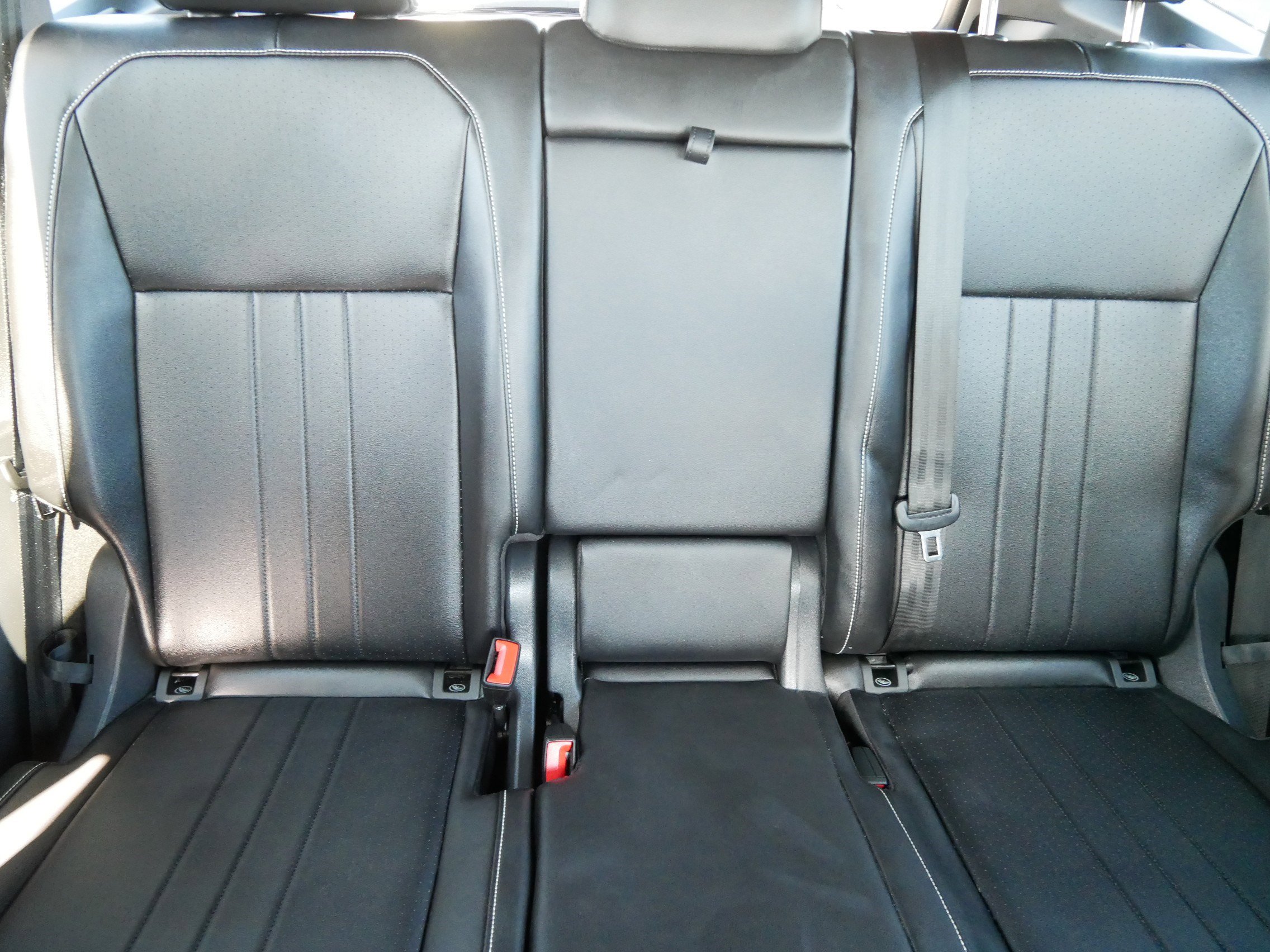 Used 2024 Volkswagen Tiguan SE R-Line w/ MDO Package, Two-Row image 13