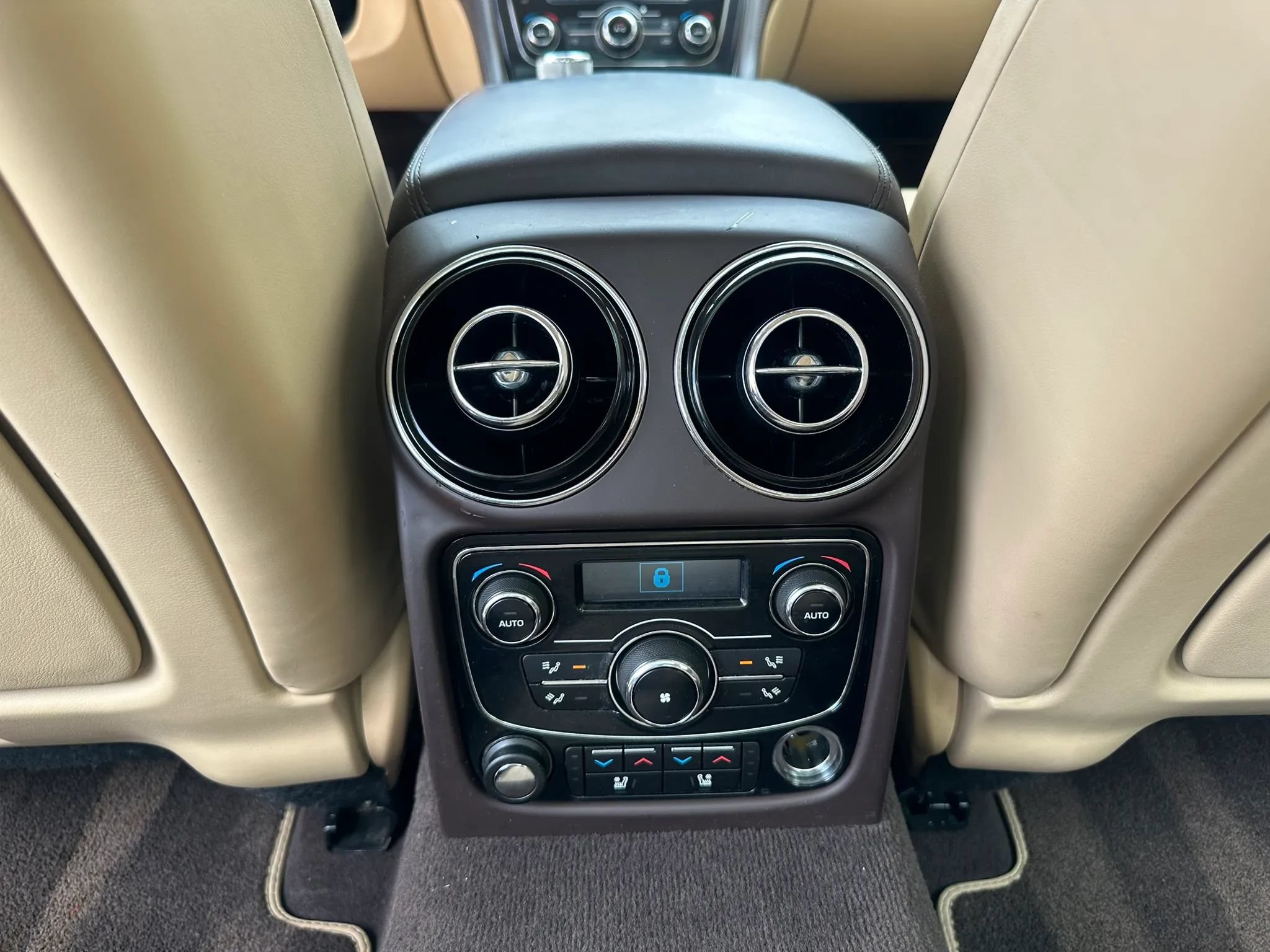 Used 2013 Jaguar XJ L Portfolio RWD image 21