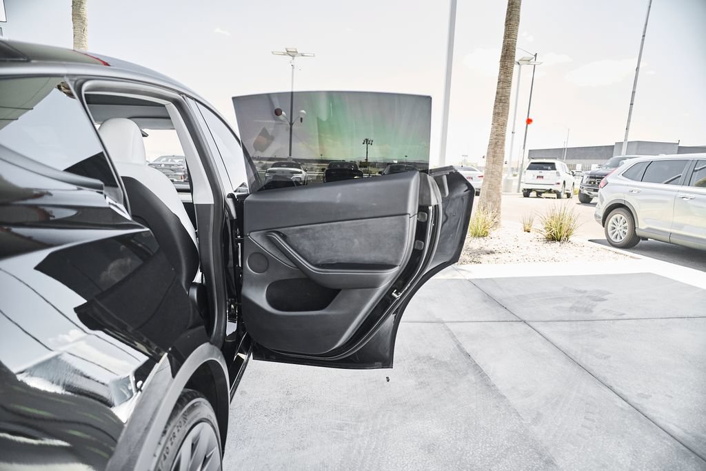 Used 2023 Tesla Model Y Long Range AWD/4WD image 12