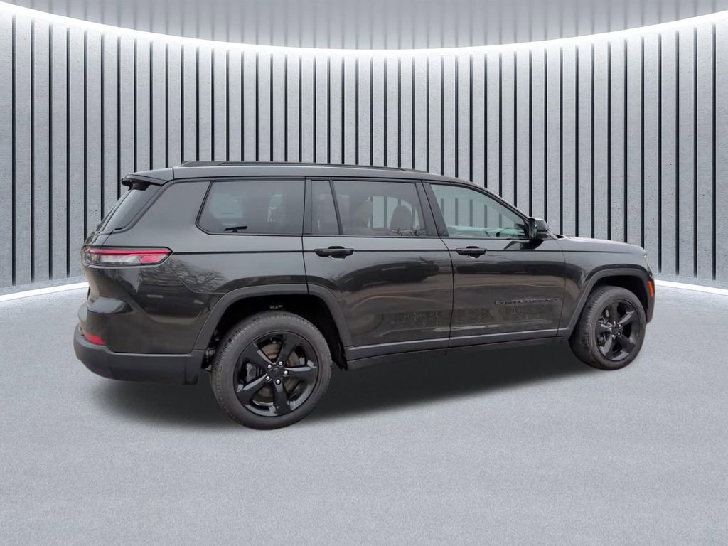Used 2025 Jeep Grand Cherokee L Limited w/ Luxury Tech Group II image 5