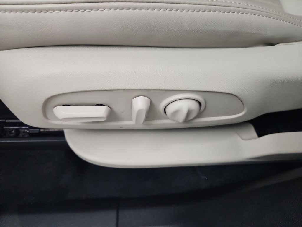 Used 2023 Buick Enclave Essence w/ Experience Buick Package FWD image 13